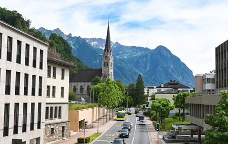 Liechtenstein Sewaan Kereta